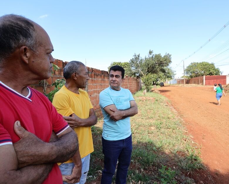 Presente: Prefeito acompanha de perto situação do bairro