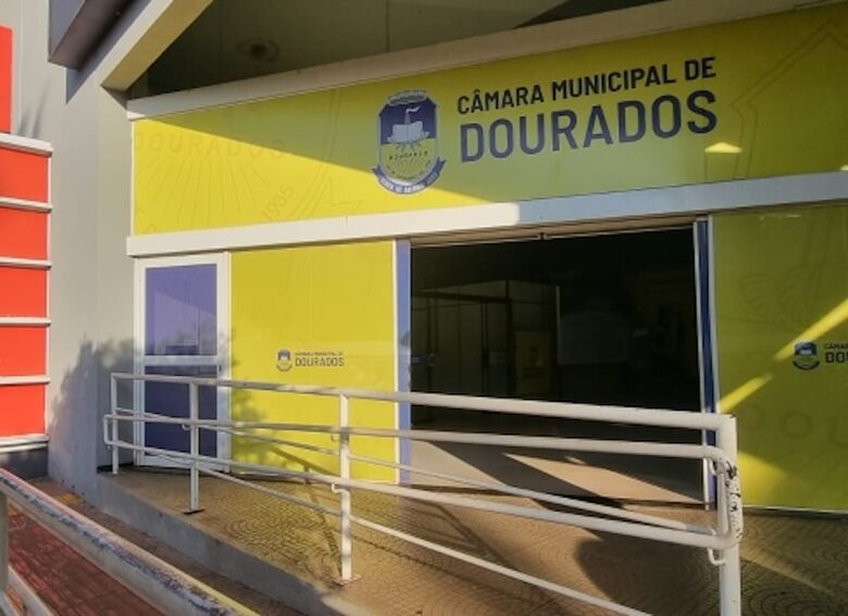 Câmara de Vereadores funciona no shopping de Dourados