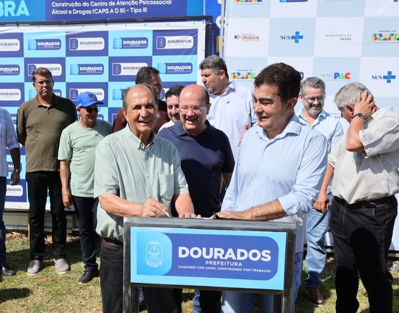 Marçal, com Zé Teixeira e Barbosinha, durante início de obra