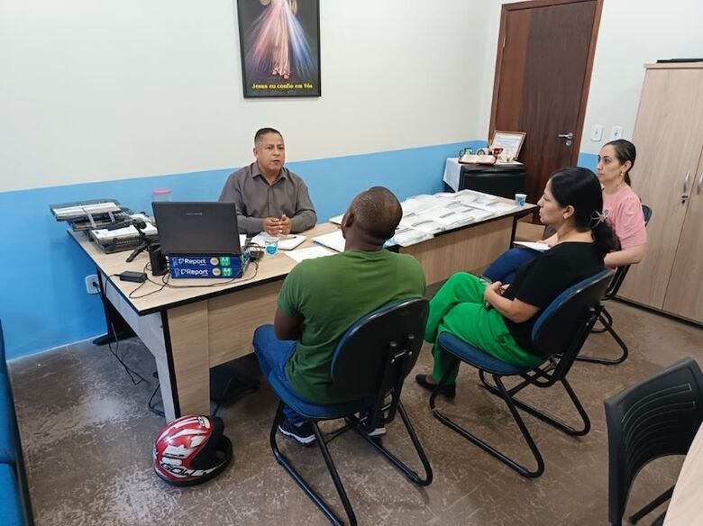 Calado conversa com representantes da população haitiana