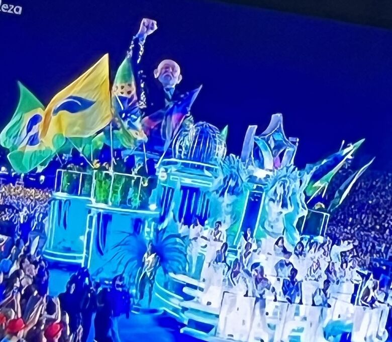 Presidente foi homenageado em desfile no Rio