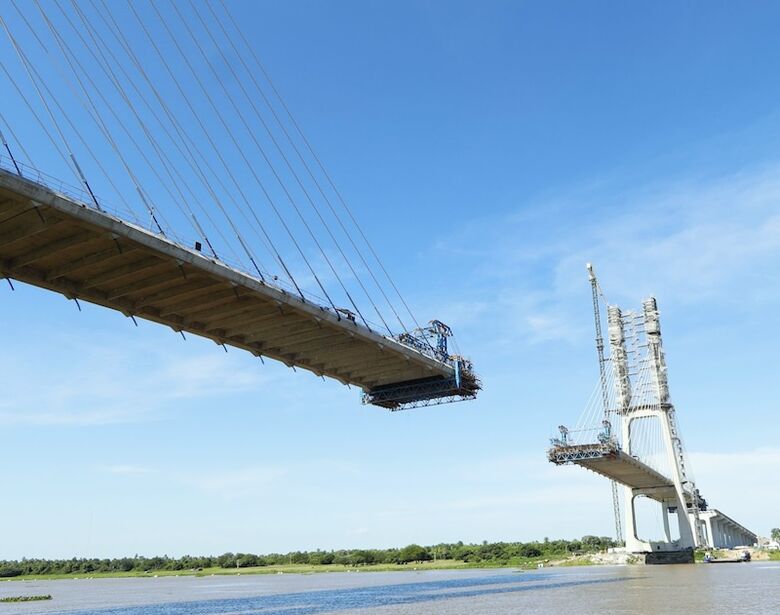 Faltam pouco mais de 100 metros para o 'encontro' na ponte