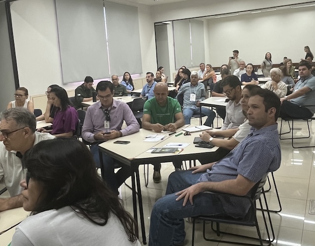 Membros do Celeiro do MS estão reunidos no Sebrae 