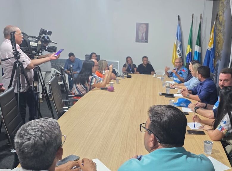 Grupos de Saúde reunidos para atualizar números da pandemia