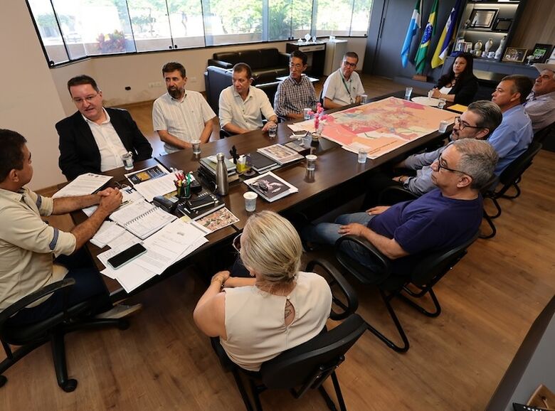 Prefeito reunido com Câmara Brasil-Ásia em Dourados