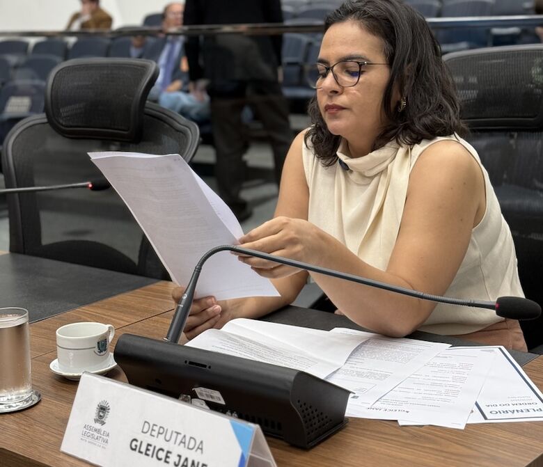 Deputada Gleice se preocupa com números da pandemia