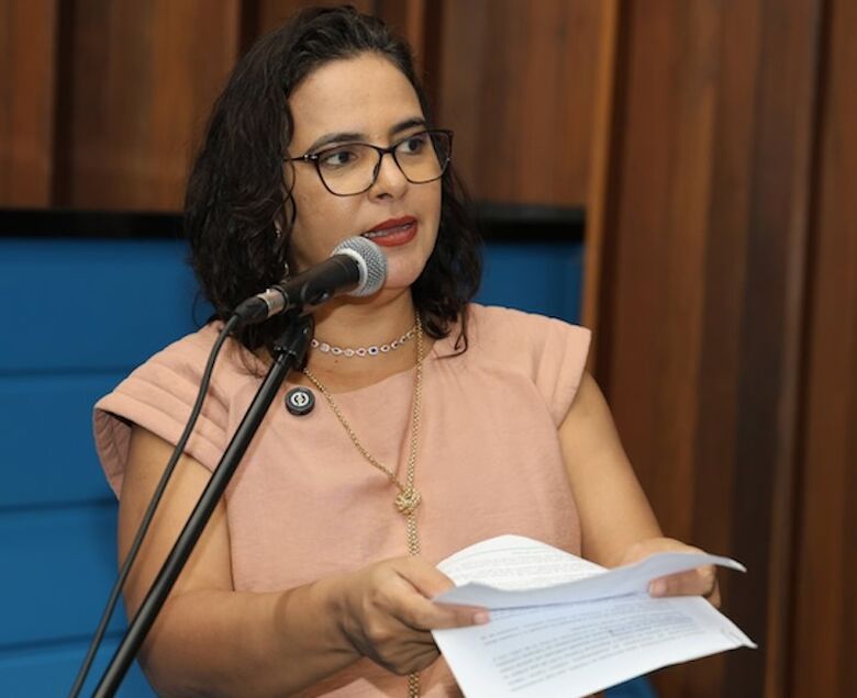 Gleice, reforçando projetos em defesa de gênero