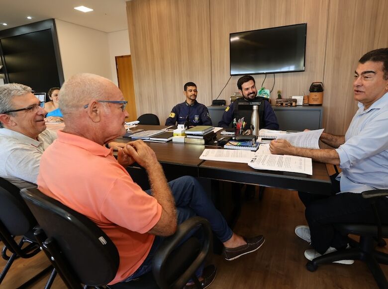 Diretoria da Guarda Mirom, com prefeito Marçal e a Guarda Municipal