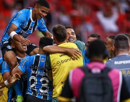 Tricolores celebram mais um título gaúcho