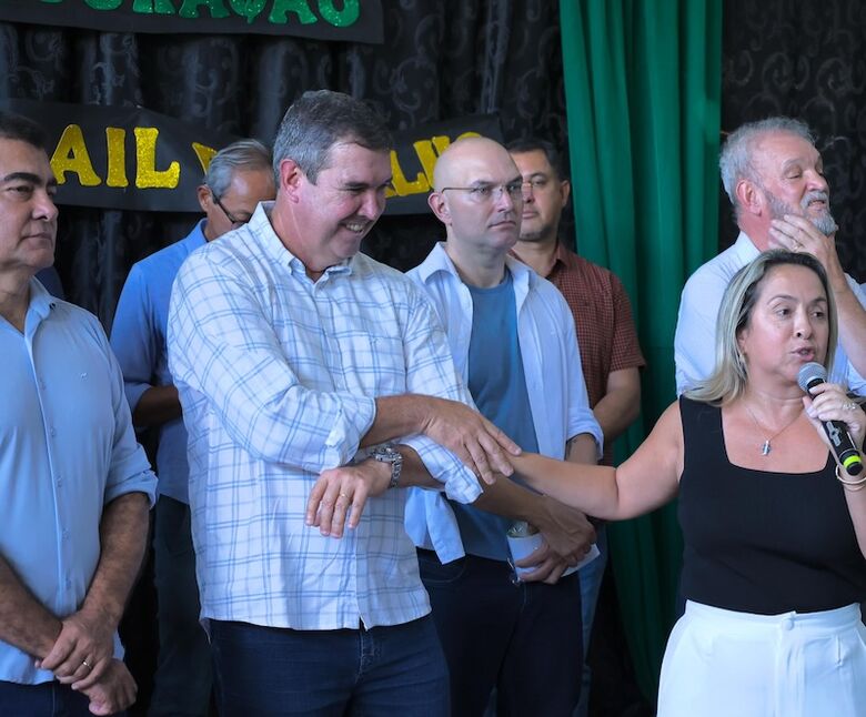 Lia Nogueira, com Riedel, na escola Abigail Borralho
