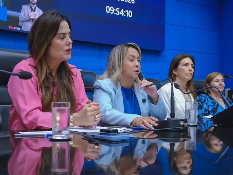 Lia Nogueira: Silêncio por mulheres vítimas de violência