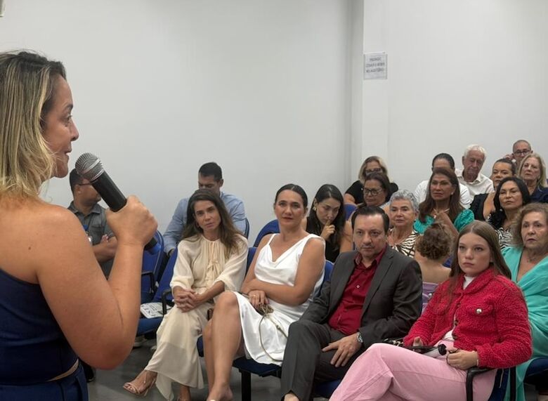 Lia Nogueira recepcionada em encontro da CDL de Campo Grande