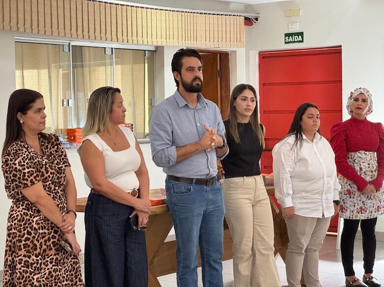Lia, com o prefeito Jean: mandato presente em Deodápolis