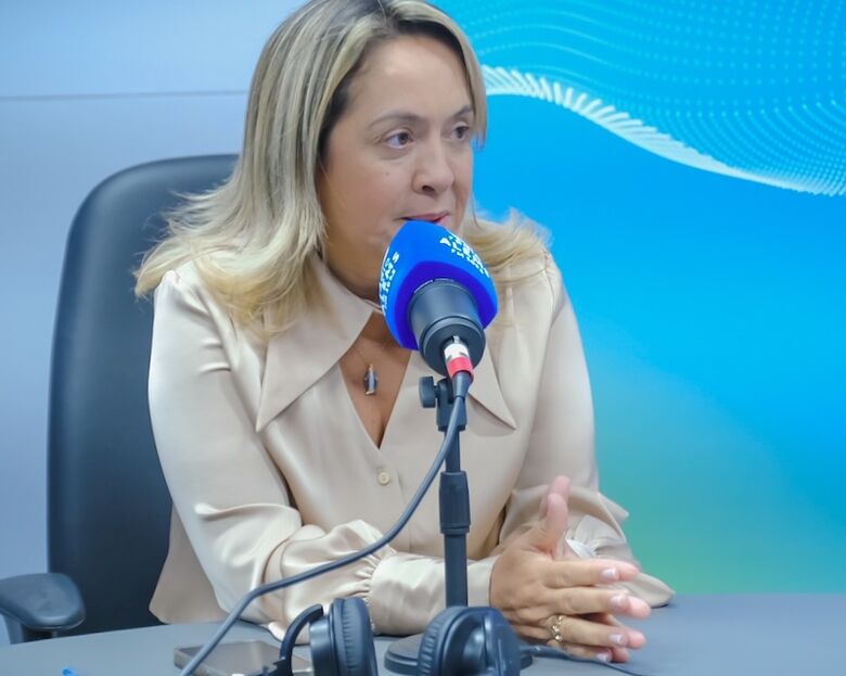 Lia Nogueira reestreia programa de rádio em Dourados
