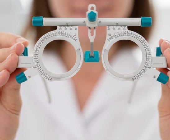 Técnico em optometria não pode emitir exames e lentes