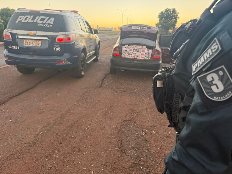 Carro estava lotado de produtos de contrabando