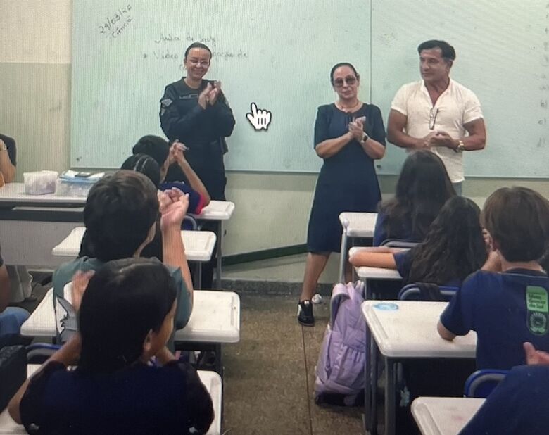 Reunião da equipe do Proerd na escola Abigail