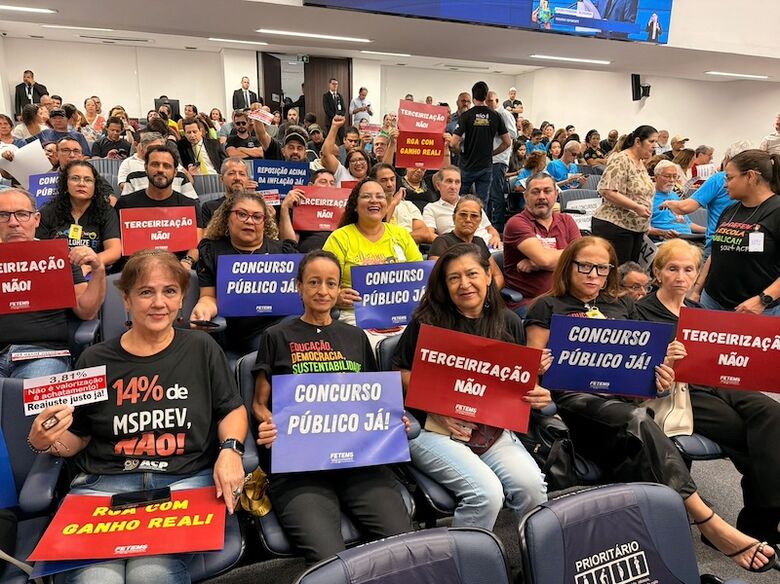 Sindicalistas promoveram manifestação na Assembleia 