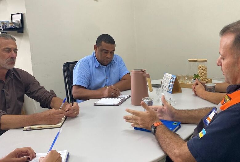 Secretários de Educação com o chefe da Defesa Civil