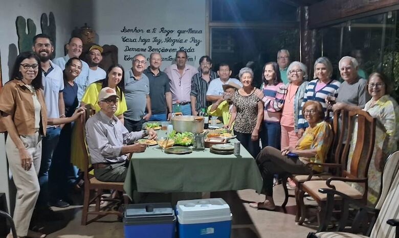 Membros do Centro Cívico, reunidos em eleição da diretoria
