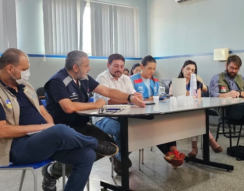 Membros do COE reunidos para enfrentar o Aedes