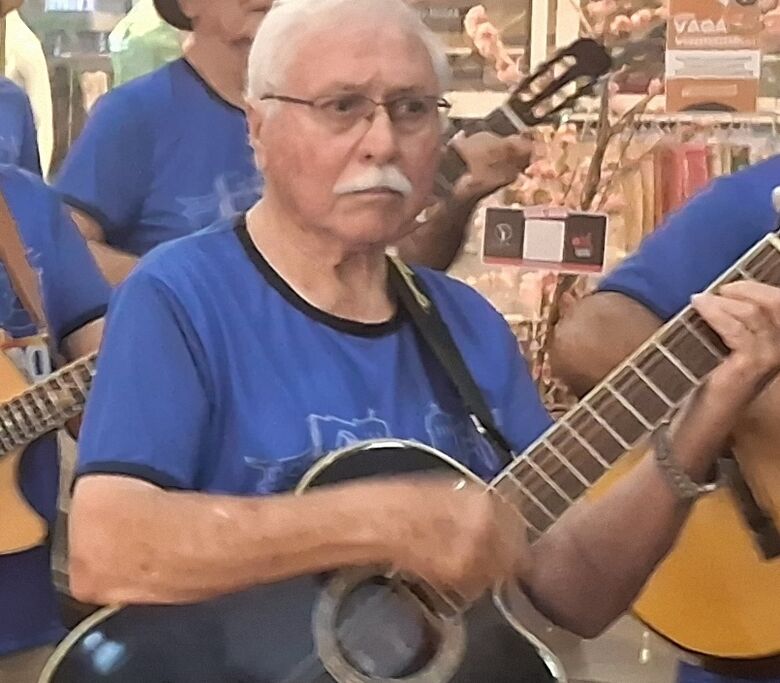 Evolin Lopes Lemes e o violão: perda a Dourados