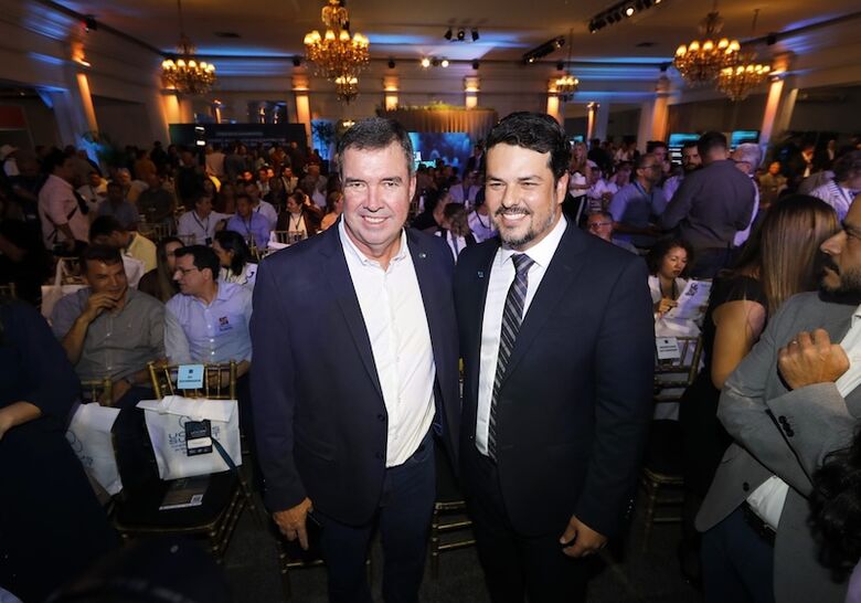 Vereador Daniel recepcionou governador Riedel na abertura