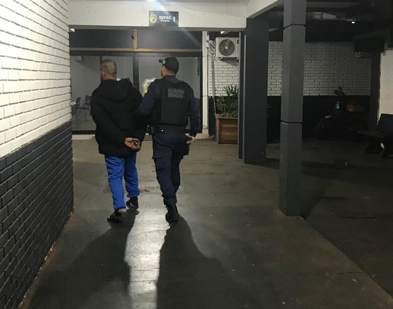 Preso, Jhony ainda tentou se mutilar na delegacia
