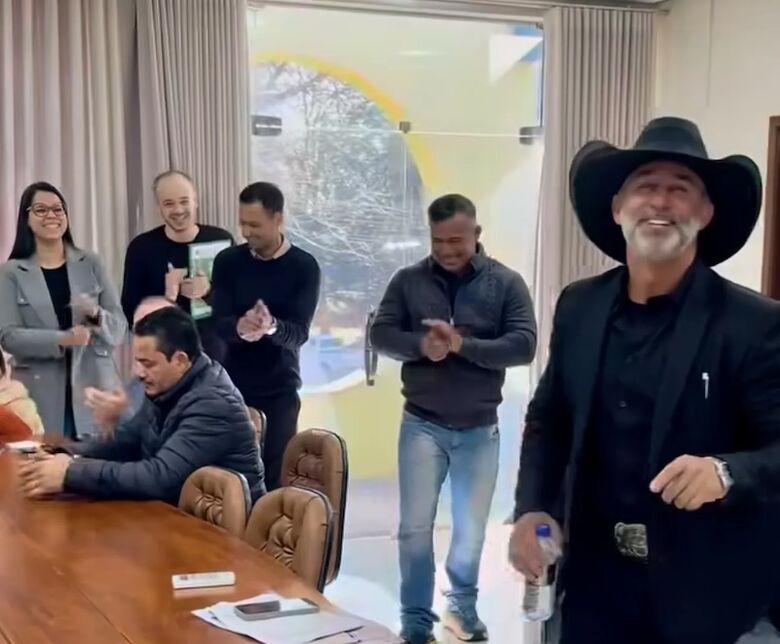 Juliano Ferro continua desdenhando de parecer do MP