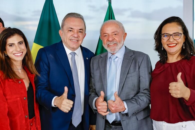 Gleice conectada com bancada e o presidente Lula em Brasília