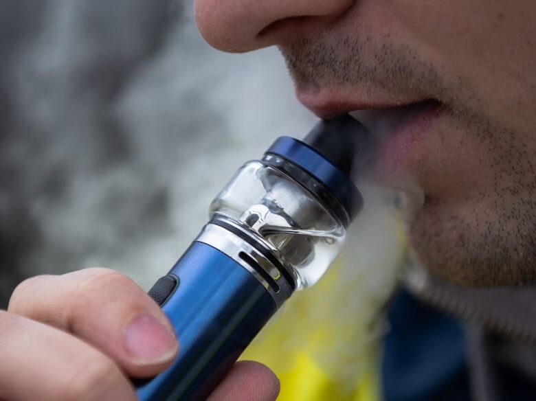 Campanha alerta público jovem sobre malefícios do vape