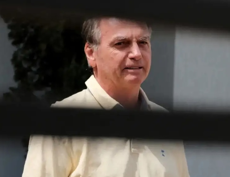 Jair Bolsonaro cumpre prisão domiciliar em Brasília