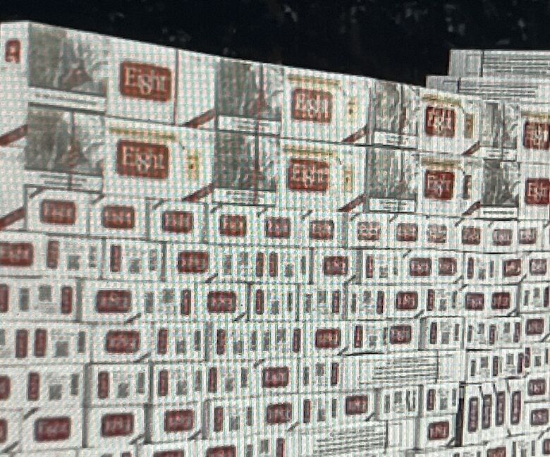 Cigarro encontrado em carro parado em garagem