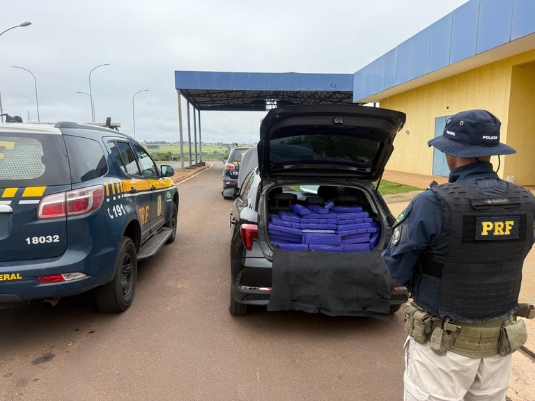 Hbv com placas falsas levava quase meia tonelada de maconha