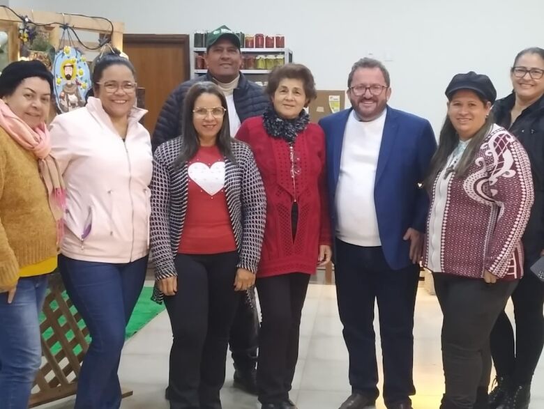 Vereador Laudir, no estande do projeto Mulheres em Campo