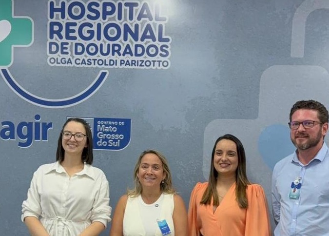 Deputada Lia, com a equipe do HRD em visita à policlínica