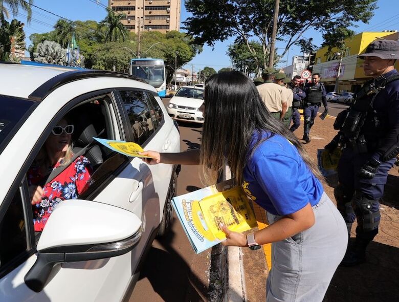 Blitz educativa da campanha na avenida Marcelino Pires
