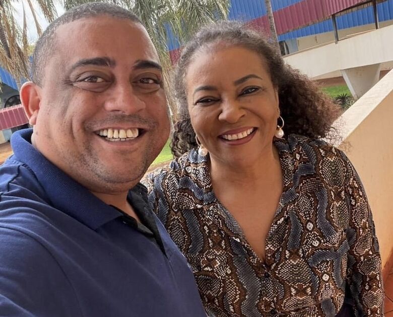 Secretário Nilson, com a presidente da Fetems, Deumeires Moraes
