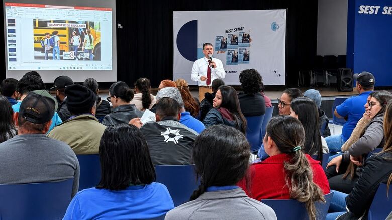 Palestras educativas promovidas pela Agetran conscientizam o público através da campanha Maio Amarelo.