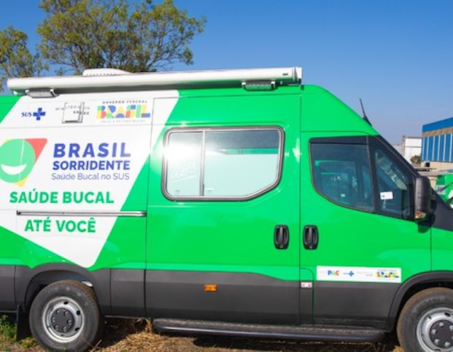 Modelo de Unidade Odontológica Móvel para Douradina