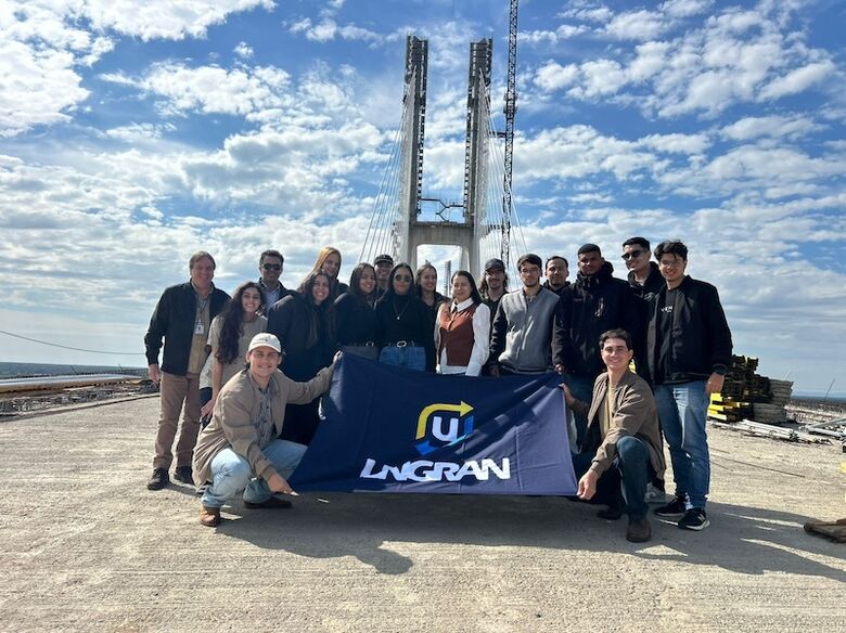 Visita técnica de acadêmicos à ponte da Rota Bioceânica
