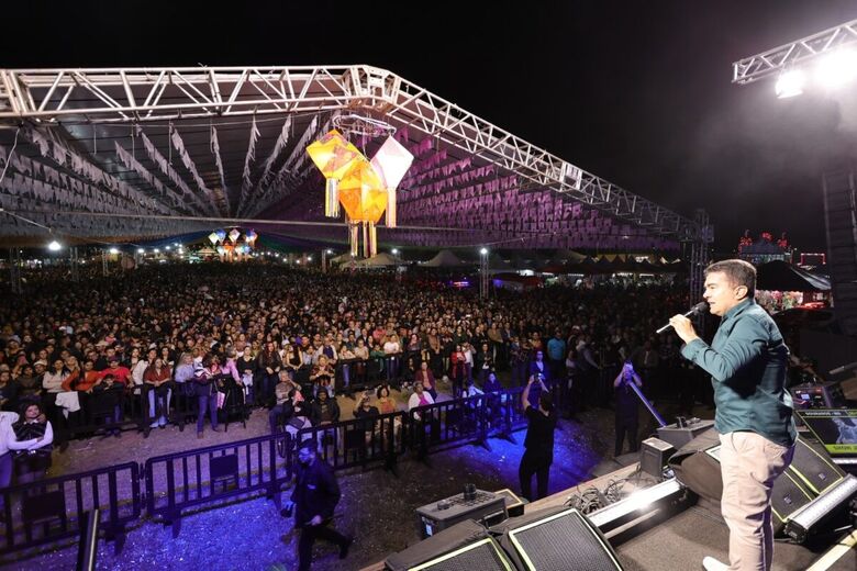 Público lota o Centro de Convenções Antônio Tonnani durante a 47ª Festa Junina de Dourados, que atraiu mais de 30 mil