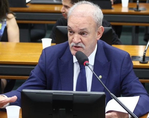 Deputado Geraldo Resende relata projeto em Comissão