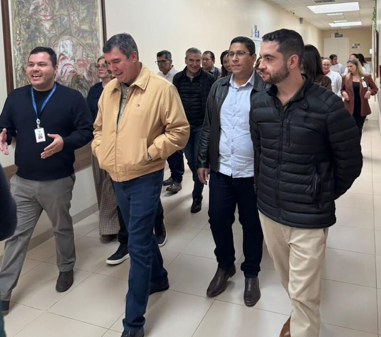 Governador percorre corredores das futuras instalações