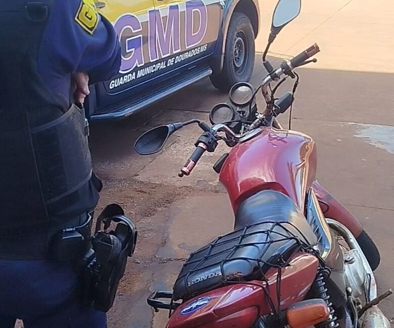 Moto com registro de furto é abordada em fiscalização 