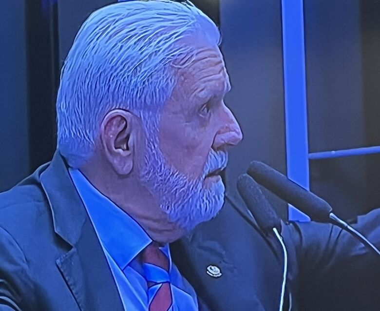 Senador petista decide deixar liderança no Congresso