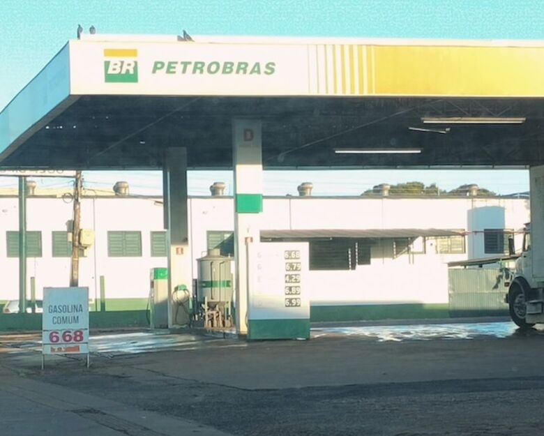 Gasolina comum é encontrada a R$ 6,68 neste posto