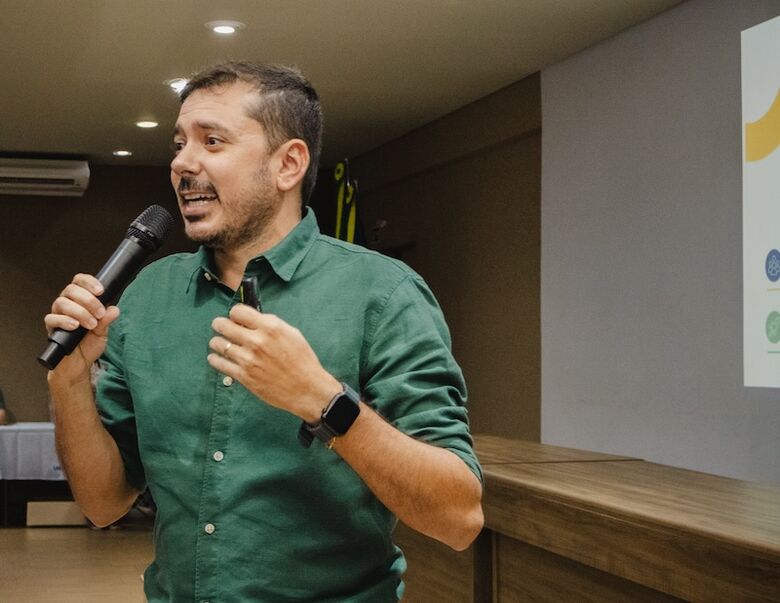 Vinicius proferiu palestra no SILES realizado pela Unigran