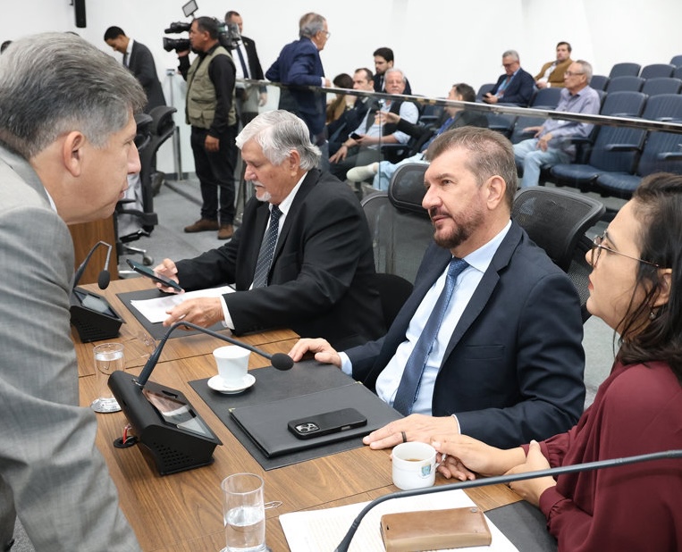Deputados realizaram última sessão do semestre