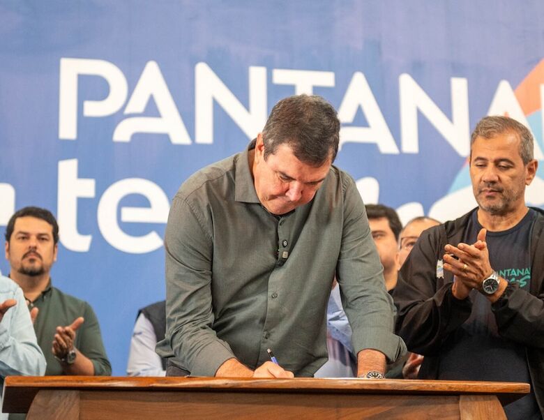 Governador assina termo de parcerias tecnológicas em evento